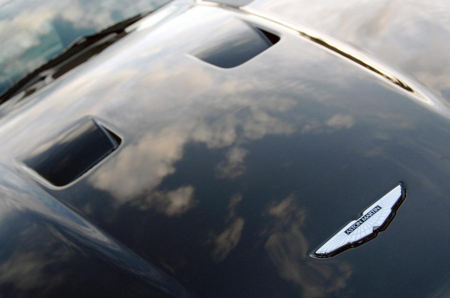 Детали экстерьера Aston Martin DBS 007 Quantum of Solace 2008 года  (фото 37 из 43)